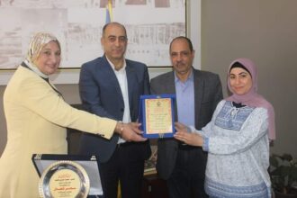 النائب محمد جبريل يُكرم قيادات حي غرب الإسكندرية